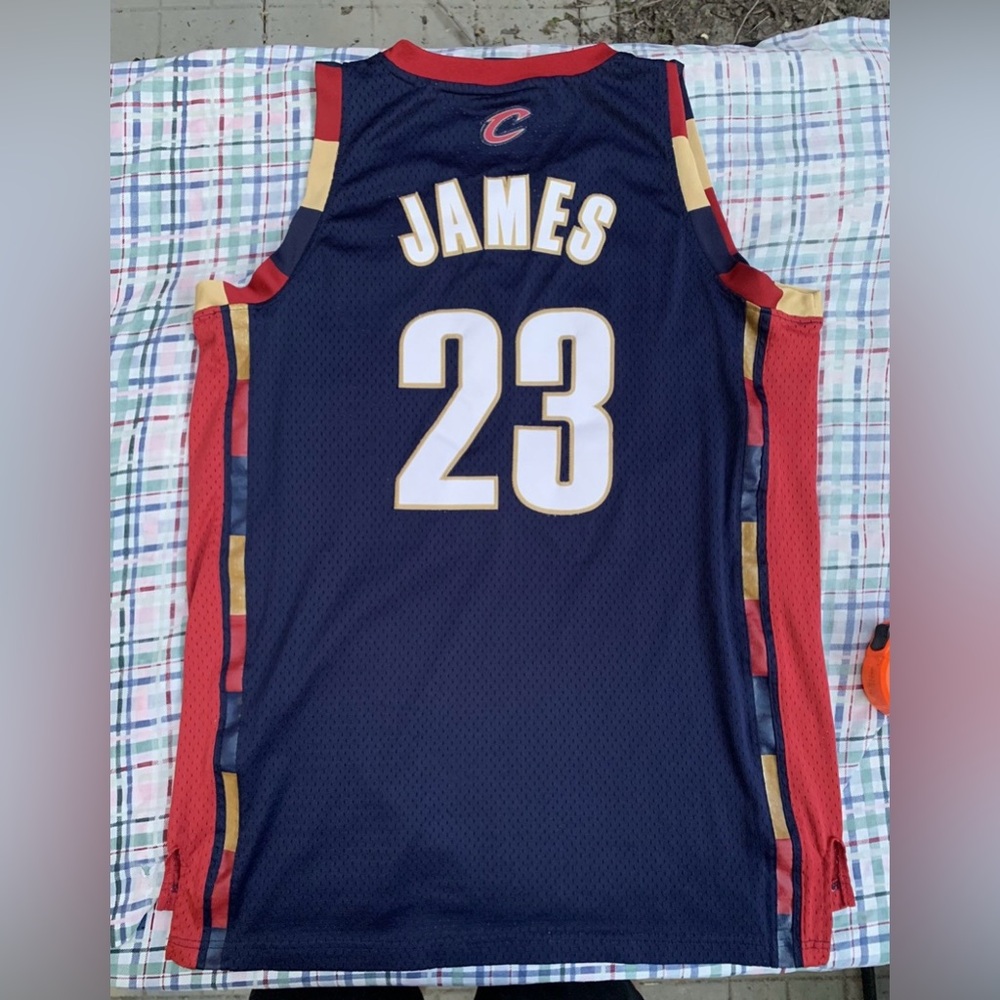 Reebok Cleveland Cavaliers Lebron James NBA Jersey
Size L - Picture 2 of 9